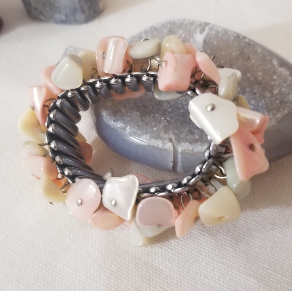 Vintage Mid Century Cha Cha Bracelet with Sea Shells Pastel Mother of Pearl